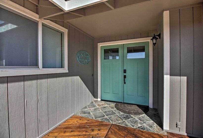 Updated Farmhouse W/ Deck On Central Oregon Canal!