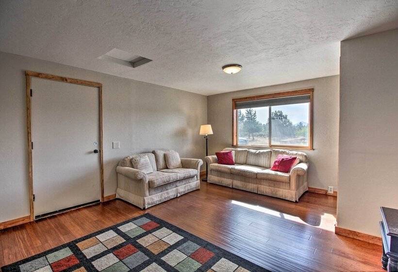 Updated Farmhouse W/ Deck On Central Oregon Canal!