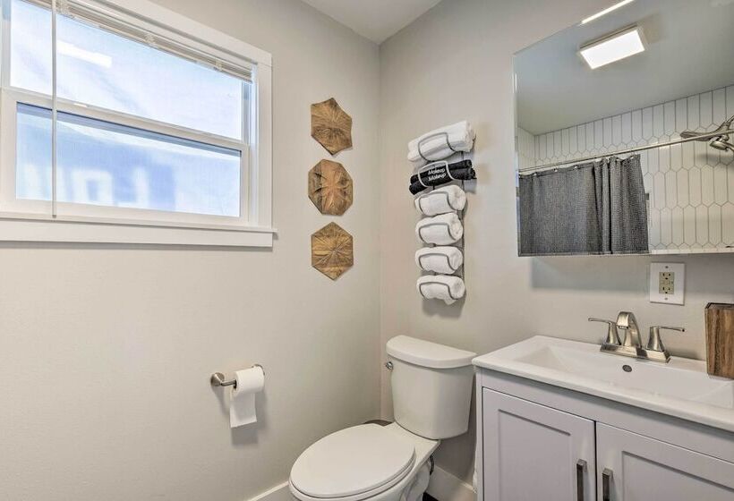 Updated Fayetteville Home < 2 Miles To Uark!