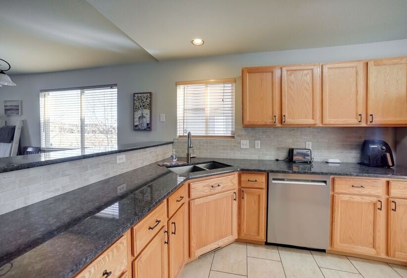 Updated Springs Home   3 Mi To Garden Of The Gods!