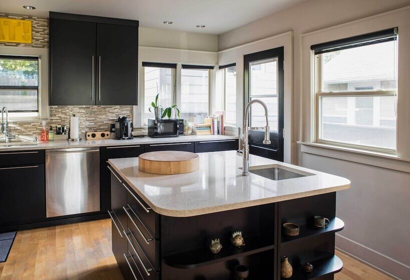 Updated Tacoma Home W/ Patio: 3 Mi To Downtown
