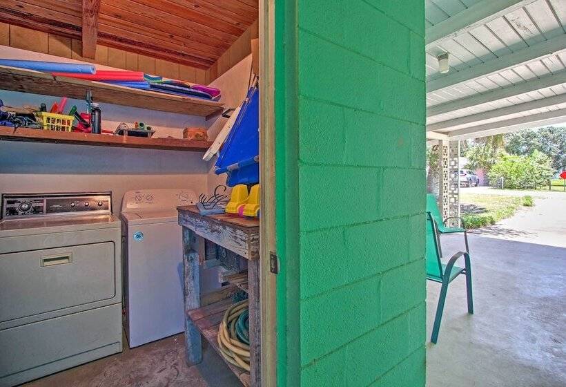 Vibrant Pcb Bungalow W/ Patio   Walk To The Beach!