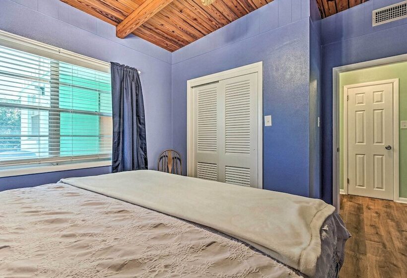 Vibrant Pcb Bungalow W/ Patio   Walk To The Beach!