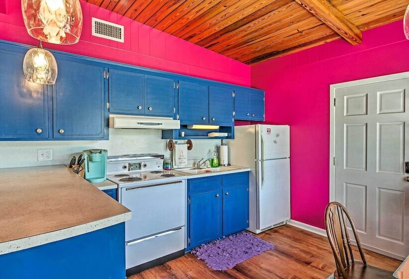 Vibrant Pcb Bungalow W/ Patio   Walk To The Beach!