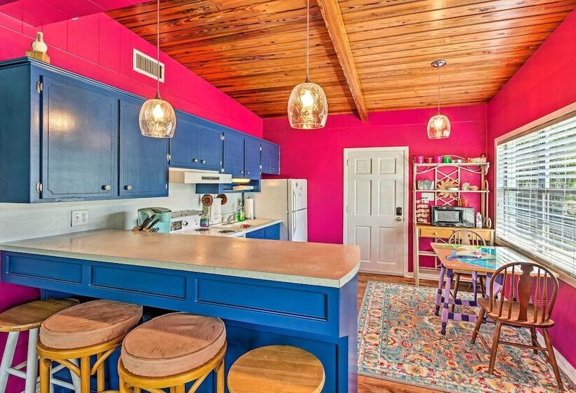 Vibrant Pcb Bungalow W/ Patio   Walk To The Beach!