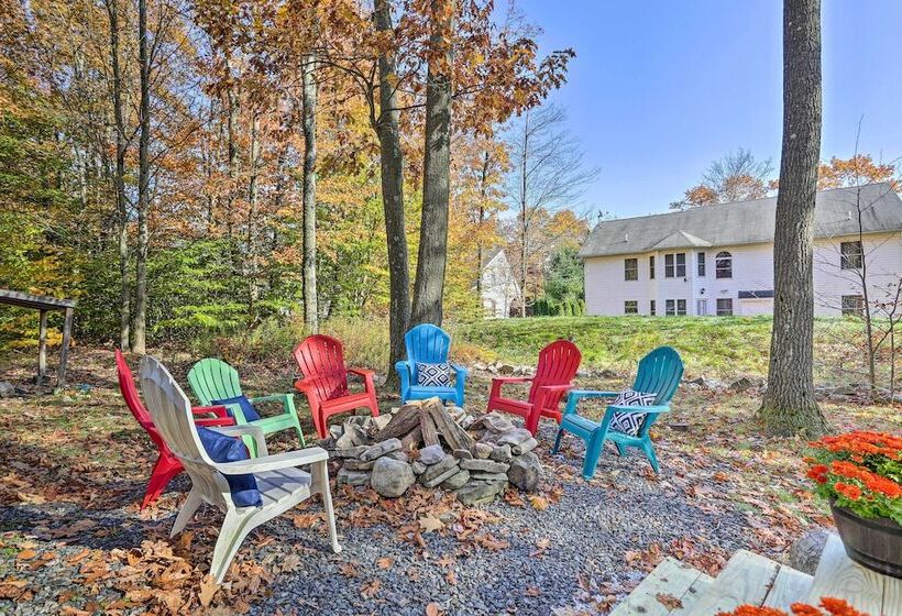 Tobyhanna Home W/ Hot Tub, Fire Pit, Deck + Grill!