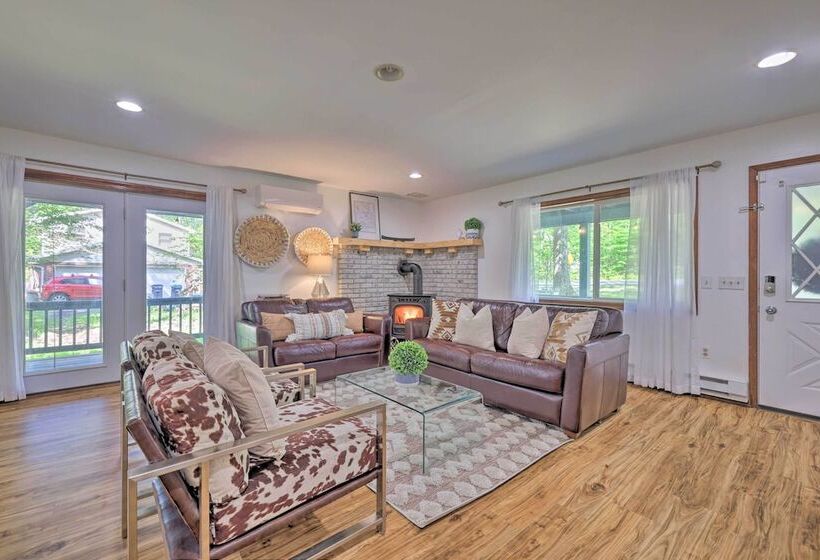 Tobyhanna Home W/ Hot Tub, Fire Pit, Deck + Grill!