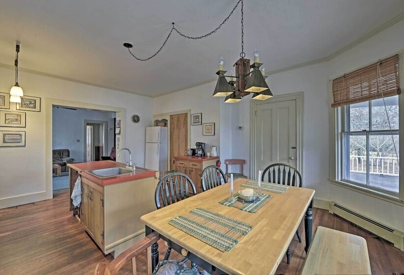 Vineyard Haven House   Easy Access To Beaches