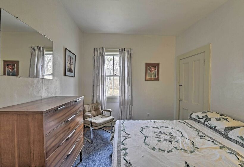 Vineyard Haven House   Easy Access To Beaches