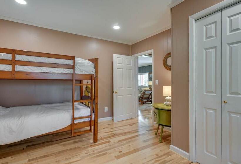 Waterfront Annapolis Home: Fire Pit & Fishing Pier