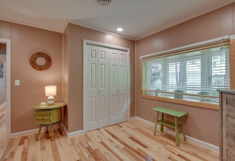 Waterfront Annapolis Home: Fire Pit & Fishing Pier