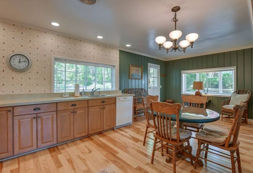 Waterfront Annapolis Home: Fire Pit & Fishing Pier