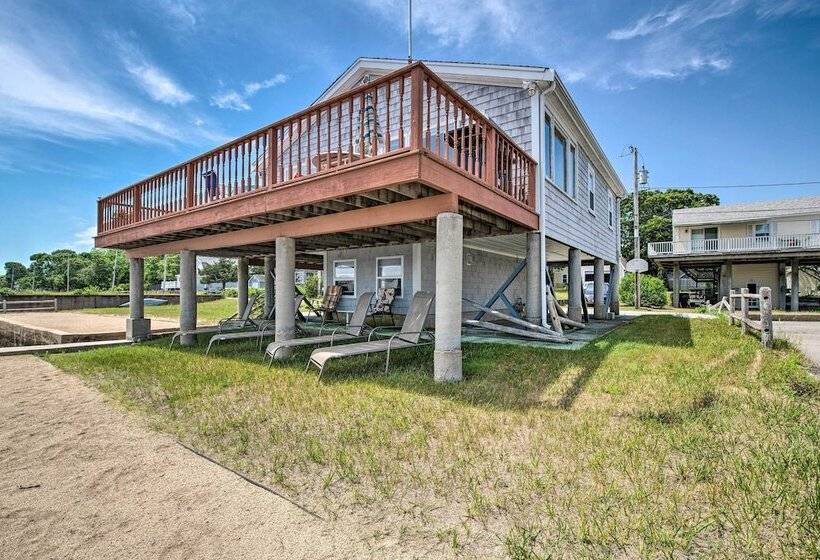 Waterfront Cape Cod Cottage W/ Deck & Beach Access