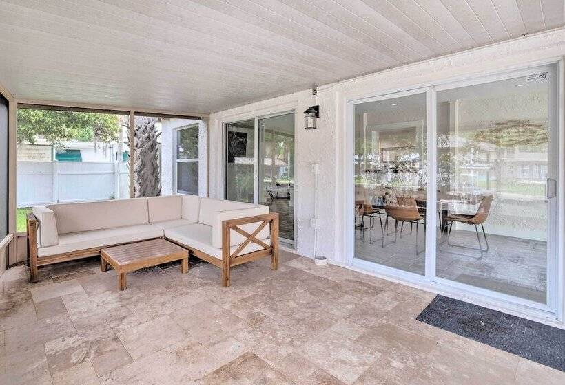 Waterfront Crystal River Home W/ Boat Dock!