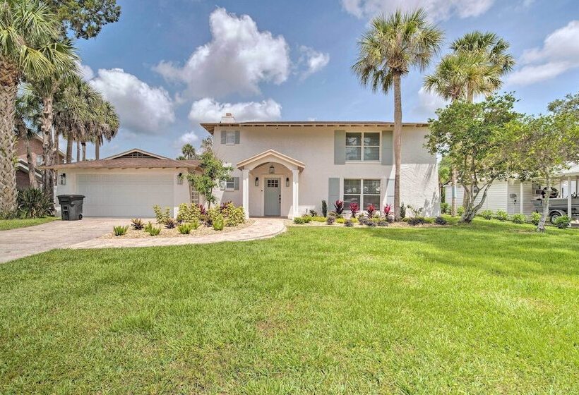 Waterfront Crystal River Home W/ Boat Dock!