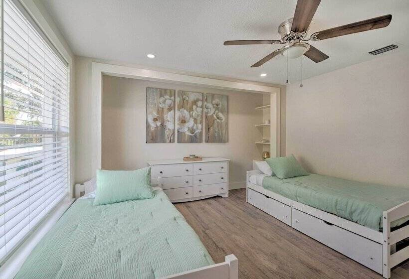 Waterfront Crystal River Home W/ Boat Dock!