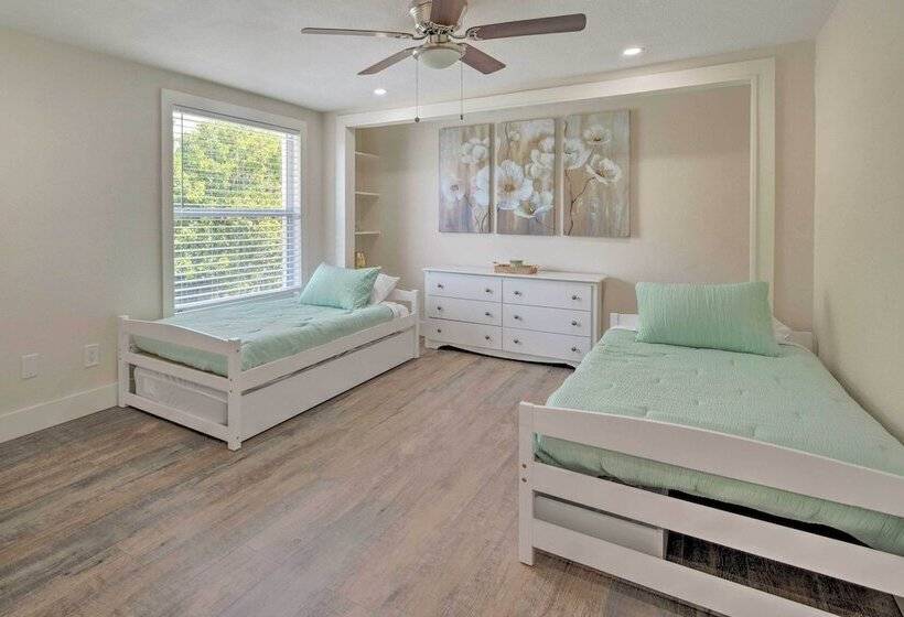 Waterfront Crystal River Home W/ Boat Dock!