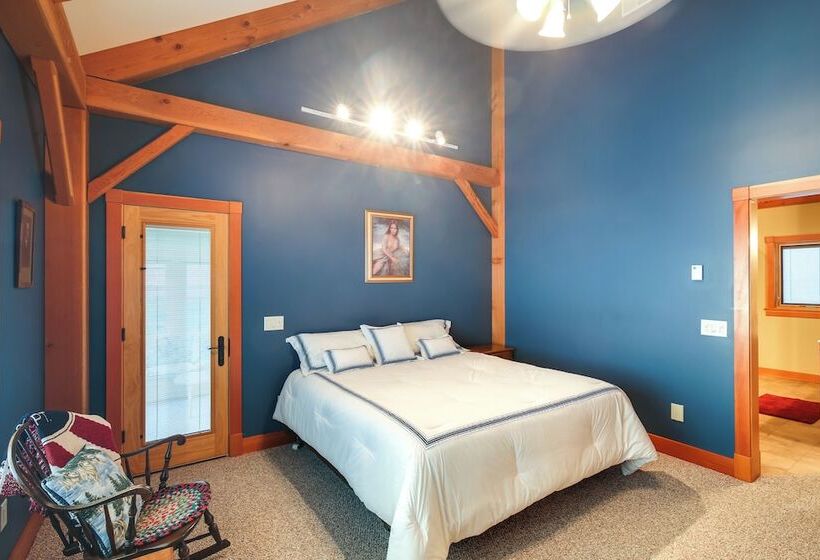 Waterfront Lake Champlain Home W/ Hot Tub & Sauna!