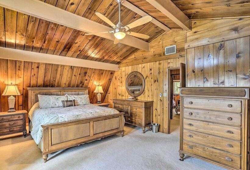 Lakefront Home W/ Game Room, Kayaks, & Fire Pit