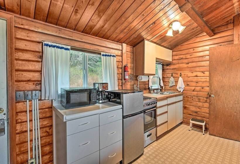 Waterfront Sekiu Escape   9 Mi To Neah Bay!