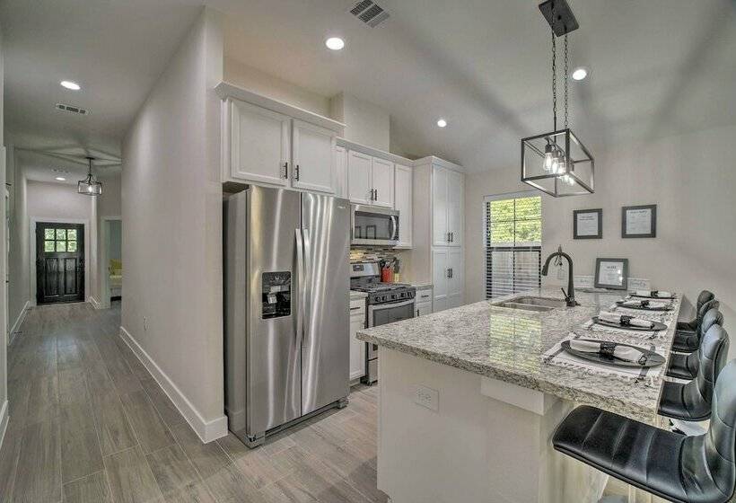 Well Appointed Montgomery Home W/ Fenced Yard