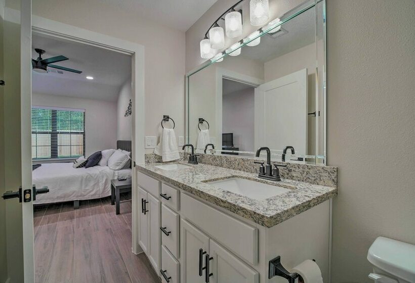 Well Appointed Montgomery Home W/ Fenced Yard