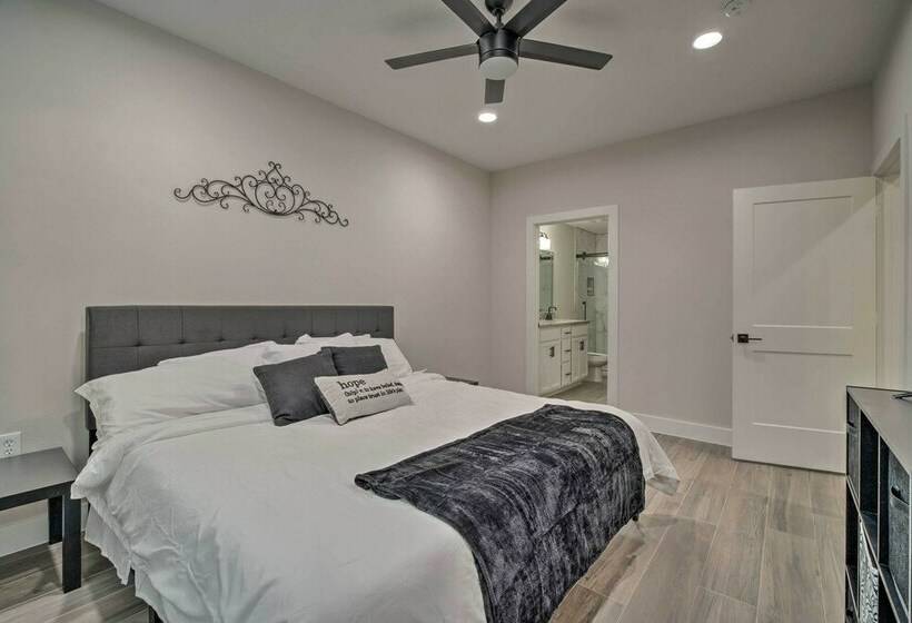 Well Appointed Montgomery Home W/ Fenced Yard