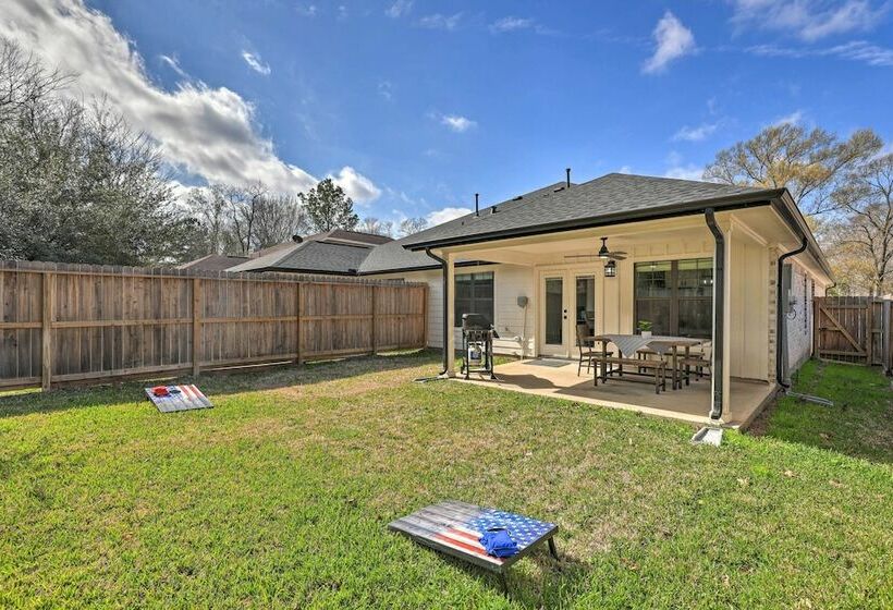 Well Appointed Montgomery Home W/ Fenced Yard