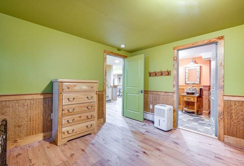 West Dover Cabin W/ Game Room, 4 Mi To Mt Snow!