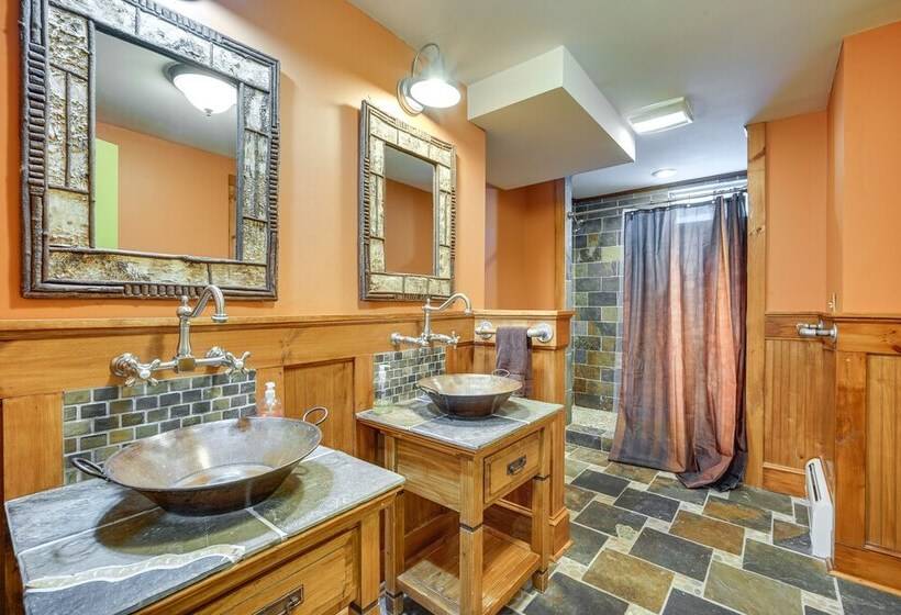 West Dover Cabin W/ Game Room, 4 Mi To Mt Snow!