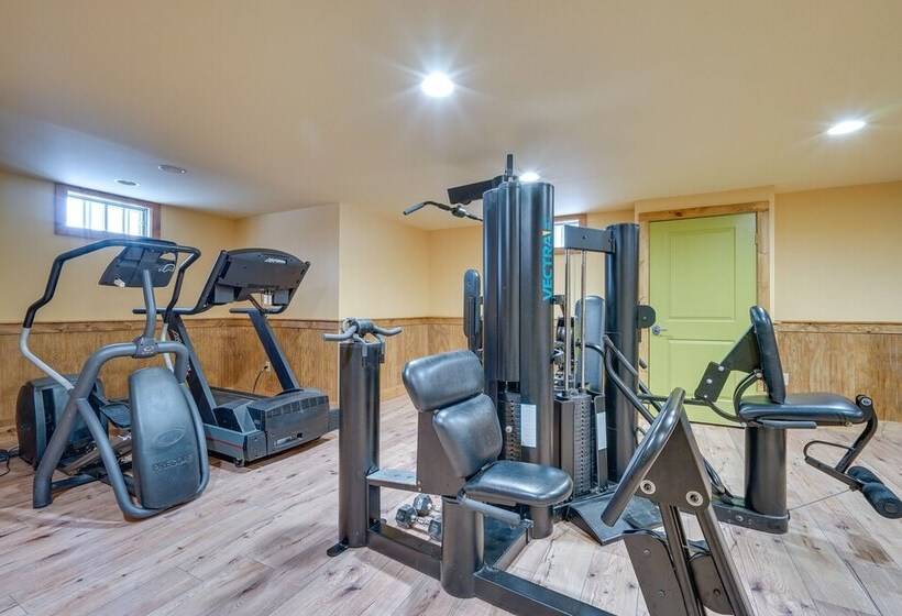 West Dover Cabin W/ Game Room, 4 Mi To Mt Snow!