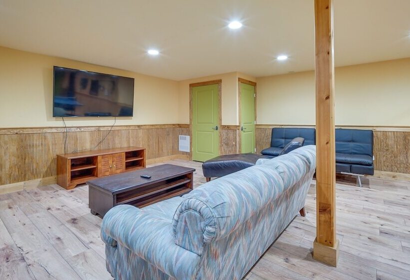 West Dover Cabin W/ Game Room, 4 Mi To Mt Snow!