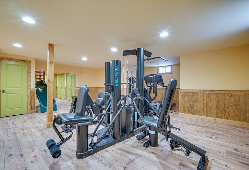 West Dover Cabin W/ Game Room, 4 Mi To Mt Snow!