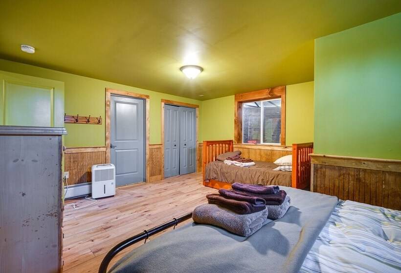 West Dover Cabin W/ Game Room, 4 Mi To Mt Snow!