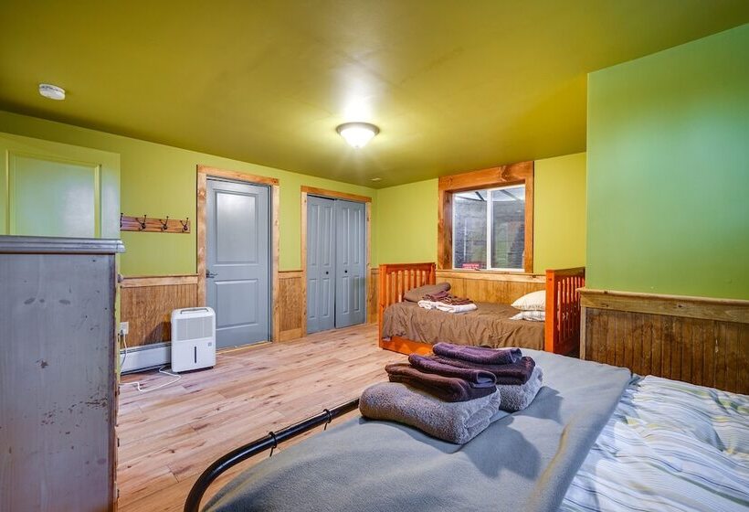 West Dover Cabin W/ Game Room, 4 Mi To Mt Snow!