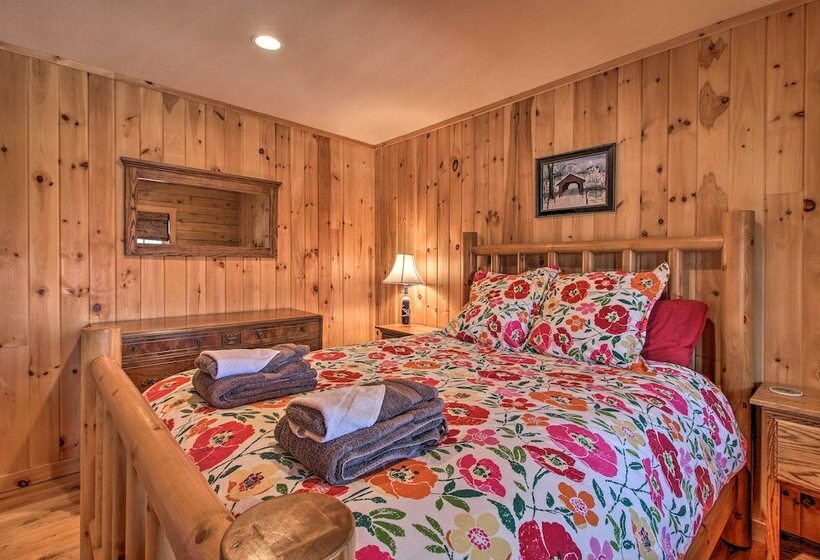 West Dover Cabin W/ Game Room, 4 Mi To Mt Snow!