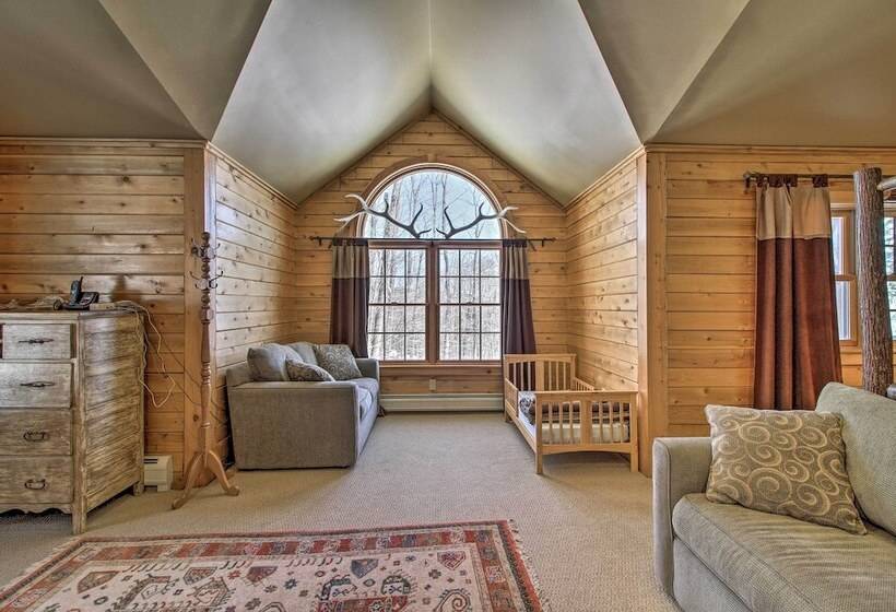West Dover Cabin W/ Game Room, 4 Mi To Mt Snow!