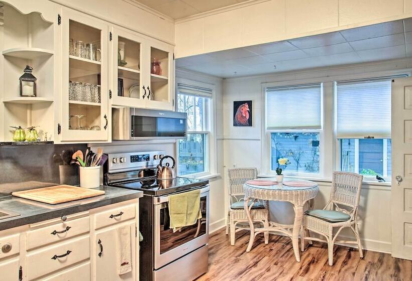 Whimsical Coeur D Alene Escape, Walk To Beach!