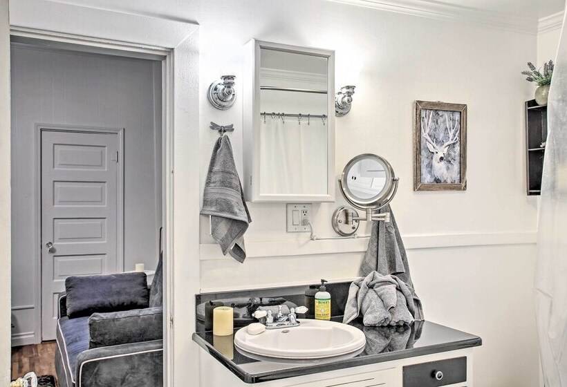 Whimsical Coeur D Alene Escape, Walk To Beach!