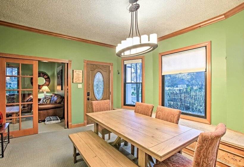 Whimsical Coeur D Alene Escape, Walk To Beach!