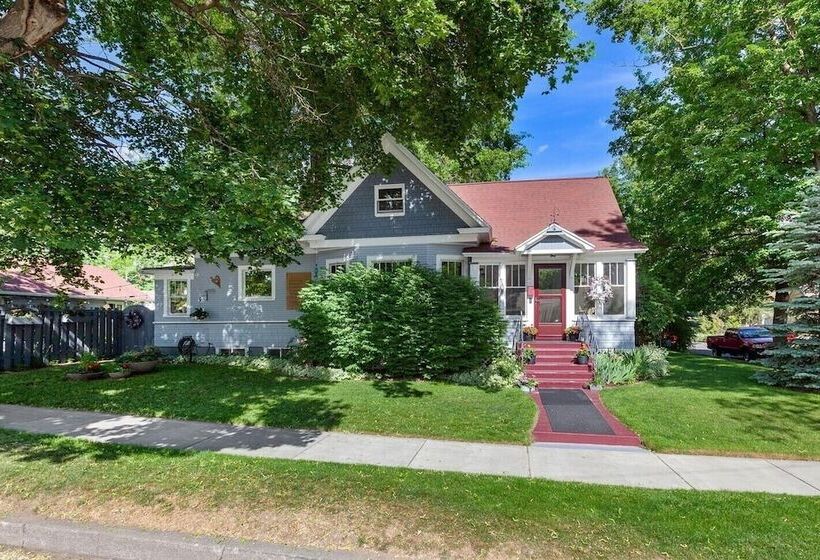 Whimsical Coeur D Alene Escape, Walk To Beach!