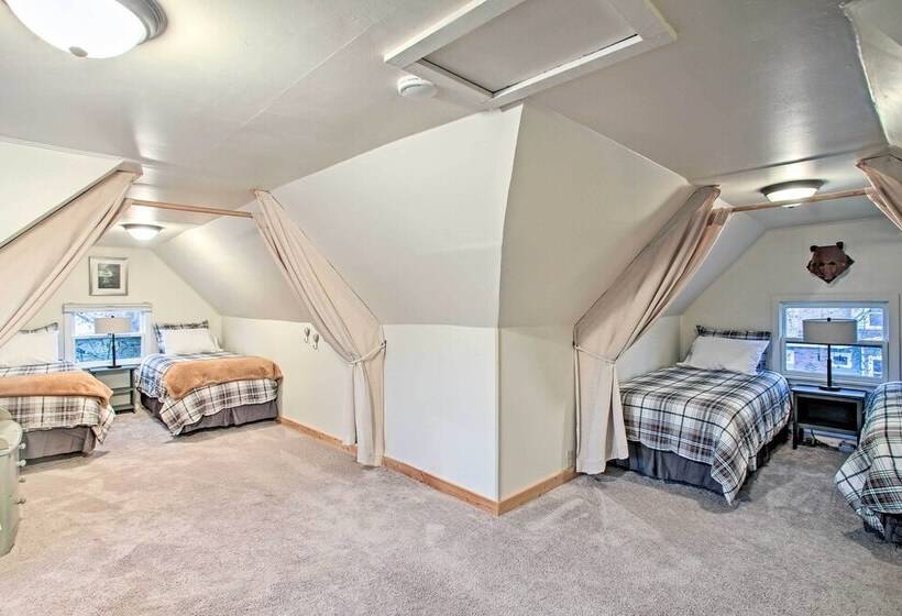 Whimsical Coeur D Alene Escape, Walk To Beach!