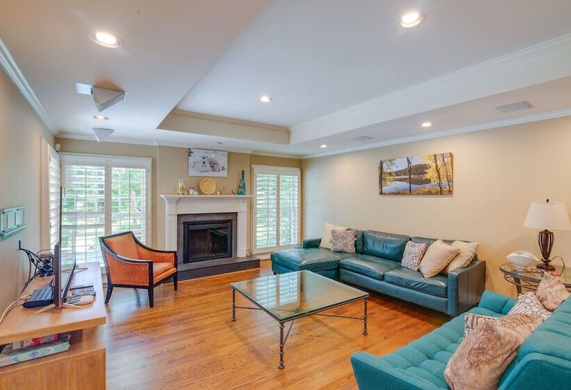 Pool, Hot Tub & Outdoor Theater: Franklin Retreat