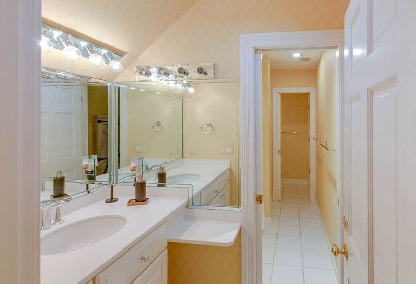 Pool, Hot Tub & Outdoor Theater: Franklin Retreat