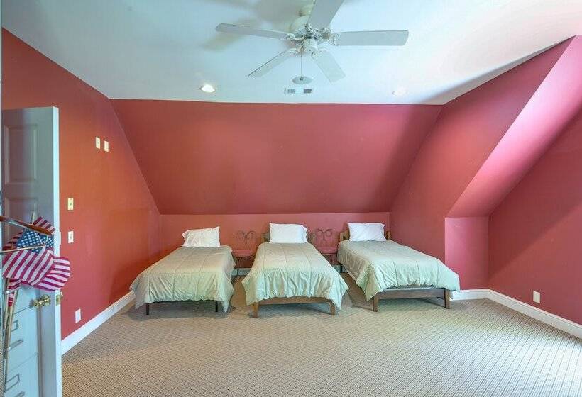 Pool, Hot Tub & Outdoor Theater: Franklin Retreat