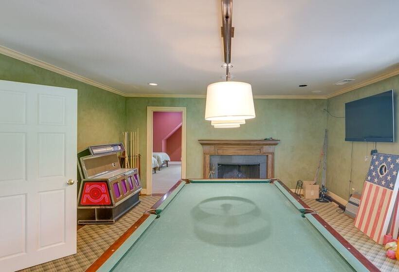 Pool, Hot Tub & Outdoor Theater: Franklin Retreat