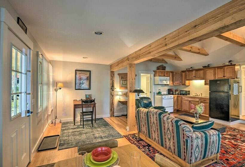 New London Cottage W/ Grill, Lake & Beach Access