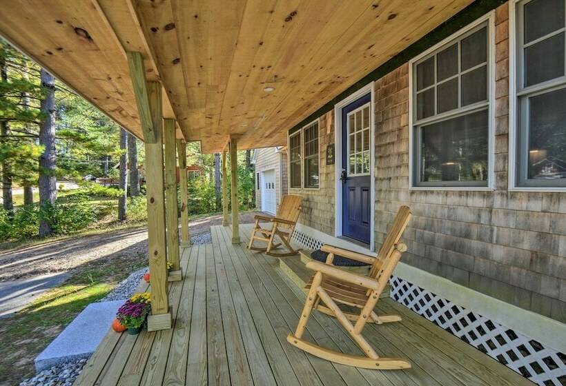 New London Cottage W/ Grill, Lake & Beach Access