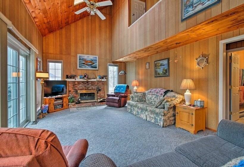 Near Hiking & Skiing: Home In Wilmington!