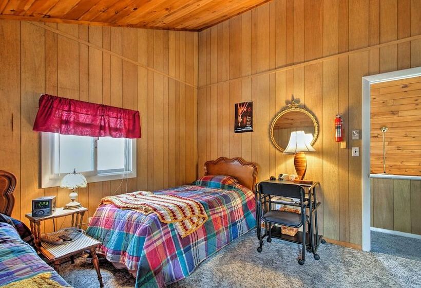 Near Hiking & Skiing: Home In Wilmington!